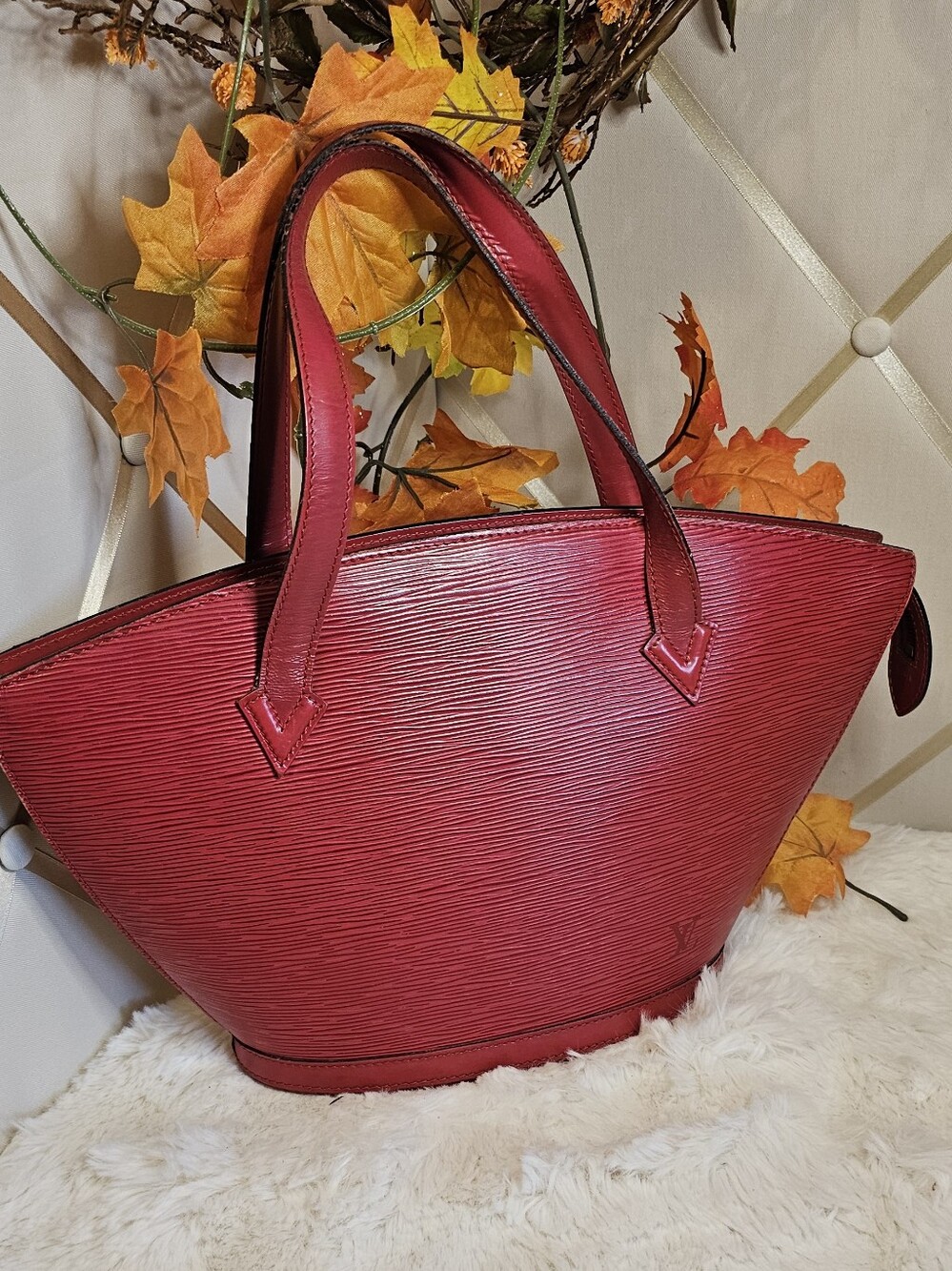 Louis Vuitton Saint-Jacques handbag In Red Epi Lesther.